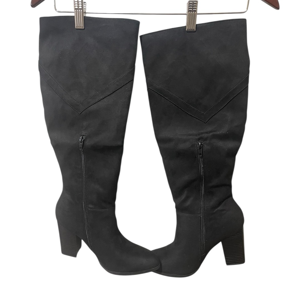 Elegant Black Knee-High Boots - Picture 3 of 10
